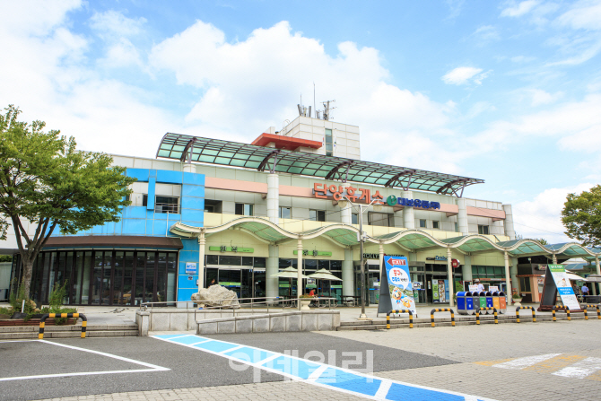 [놀다가는 휴게소③] 중앙고속도로 숨은 보물과 힐링 쉼터 ‘단양팔경휴게소’