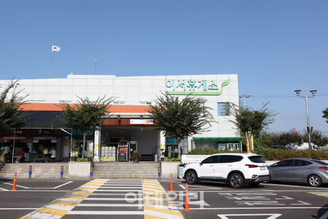[놀다가는 휴게소⑥] 먹고 쉬고 즐기고 작지만 알찬 ‘완주 이서휴게소’