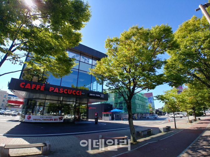 [LPG충전소 무한변신]②카페 유치하고, 알록달록 벽화…위화감 없애고 동네명소 됐죠