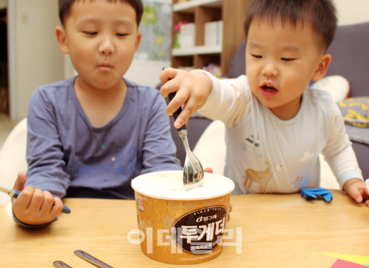 [식품박물관]①투게더…가족 둘러앉아 밥숟가락 퍼먹던 아이스크림
