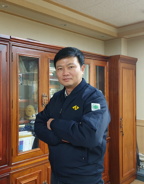 40년 제관업 한 우물…100년 장수기업 될 터