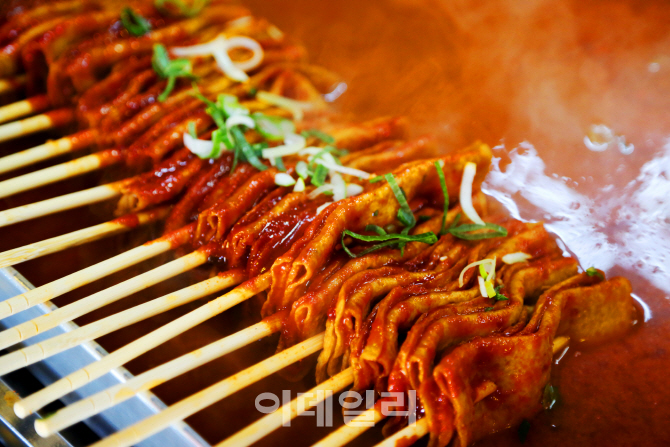 [강경록의 미식로드] 자꾸만 손이 가는 맛 빨강오뎅