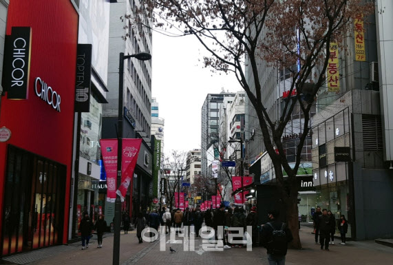 [르포]명동서 밥 안먹어요…신종 코로나에 휑한 명동거리