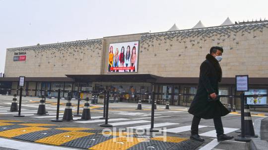 [포토]신라면세점 서울점, 신종 코로나(우한폐렴) 12번째 확진자 다녀가 임시휴업