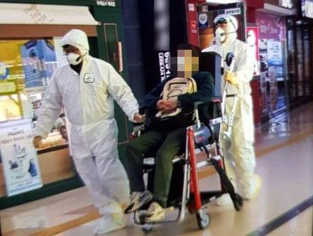 광주 영풍문고서 쓰러진 20대, 코로나19 검사 도중 달아나