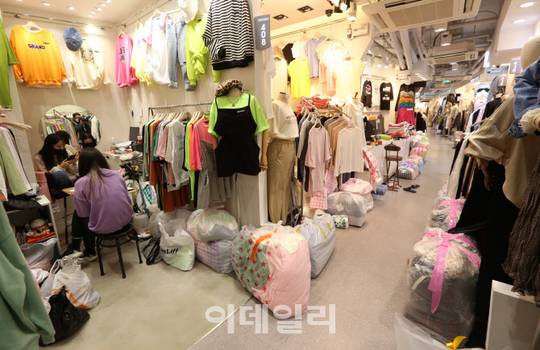 [포토] 어려움 처한 의류상가