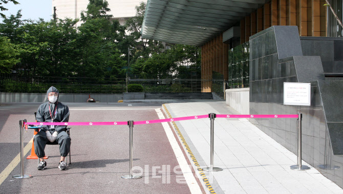 [포토]LG유플러스 용산 사옥 3일간 폐쇄… 직원 이태원 주점 갔다 코로나 확진
