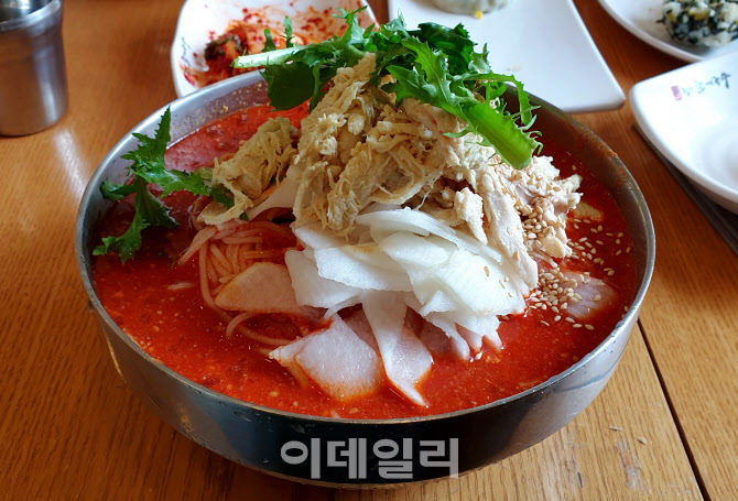 [강경록의 미식로드] 더위 먹은 입맛 살리는 시원한 초계국수