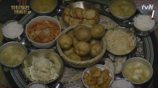 [복GO를 찾아서]5인용이야…유해진도 반한 꽃무늬 양은밥상