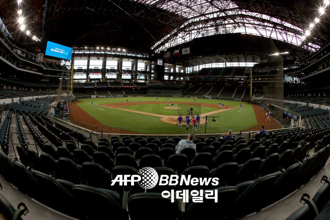 MLB, 코로나19 전수 조사 66명 확진 판정...전체 1.8%