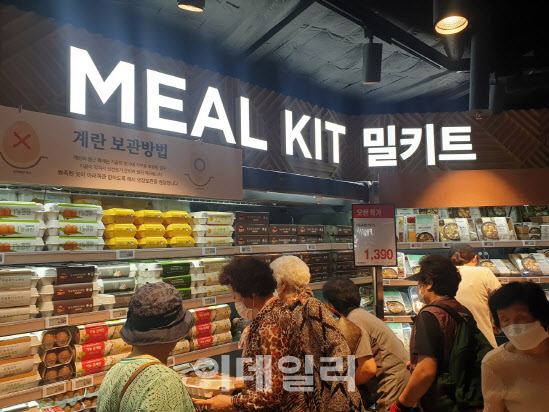 [르포]2030세대 맞춤형 ‘이마트 신촌점’…“트렌디한 대형마트가 온다”