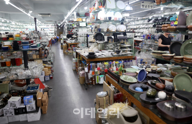 [포토] 썰렁한 그릇도매상가