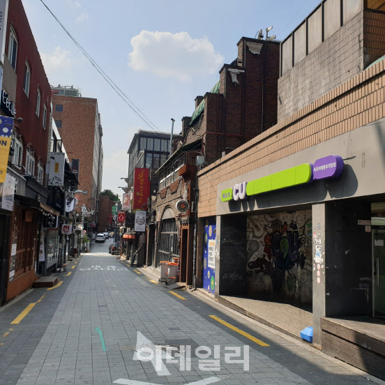 [르포]유흥·대학가 편의점 “매출 90% 급감했는데… 2차 재난지원금 제외