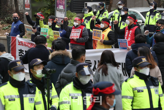 [포토]더불어민주당 당사 앞에서 열린 민주노총 집회