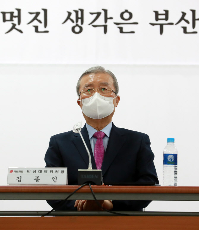 부산 민심 달랜 김종인 가덕도 신공항 건설 적극 지지
