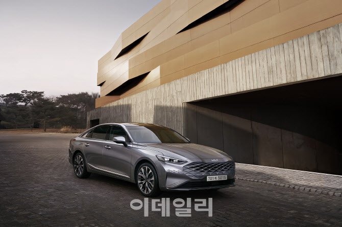 기아 세단 라인업의 새로운 기준..K8 외장디자인 공개