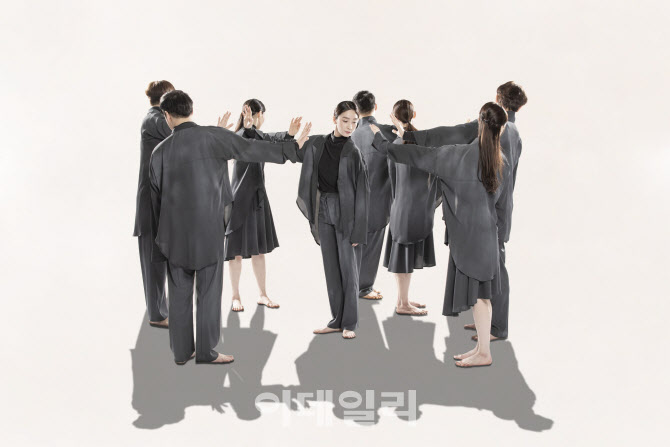 [장병호의 PICK]일상에 갇힌 현대인 위한 굿판