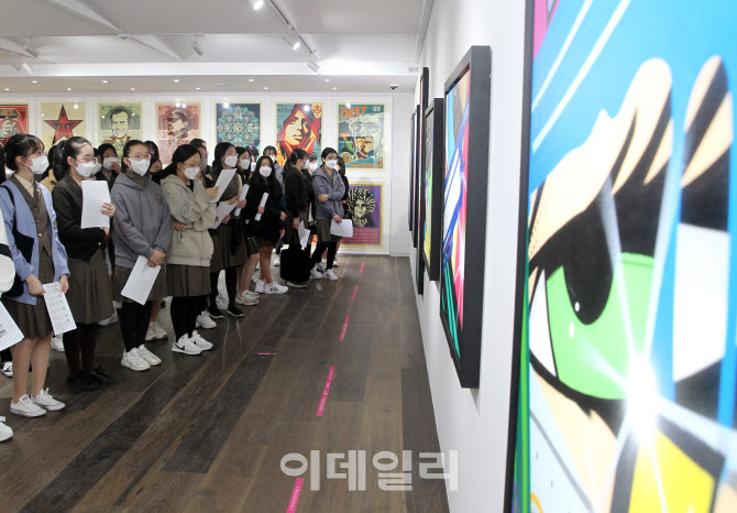 [포토] 아트스페이스 선 찾은 예원학교 미술부 학생들