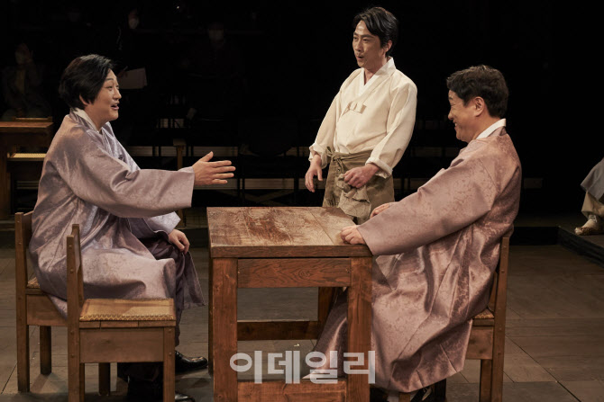 [리뷰]일제강점기부터 서울올림픽까지, 다방에선 무슨 일이?