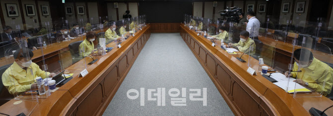[포토]제34차 비상경제 중앙대책본부 회의