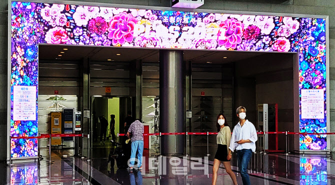 [포토] 김홍년, 화접군무(花蝶群舞)-21-IV 미디어 파사드