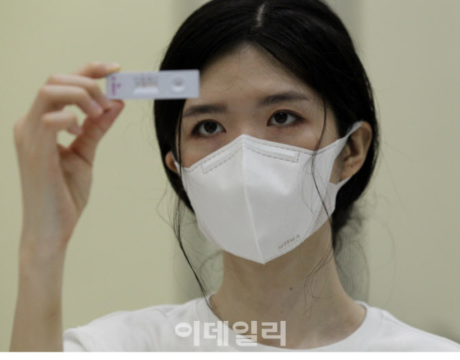 [포토] 서울커피엑스포, 자가진단키트 검사 실시