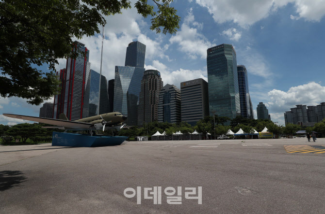 [포토]사회적 거리두기 4단계, 썰렁한 여의도공원