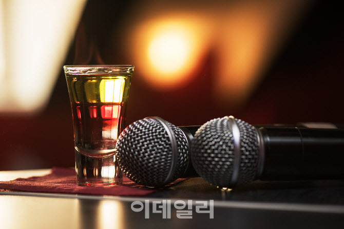 비밀창고 숨어라 폐업 노래방 위장한 강남구 유흥주점 적발