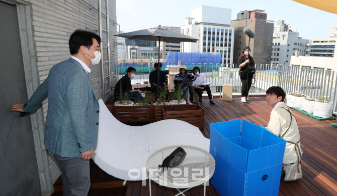 [포토]서울 사회주택  장안생활 방문한 박용진