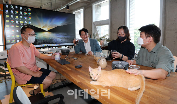 [포토]코워킹·코리빙 공간 장안생활 찾은 박용진
