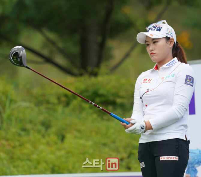 [포토]솔짱 지한솔 선두권 정조준