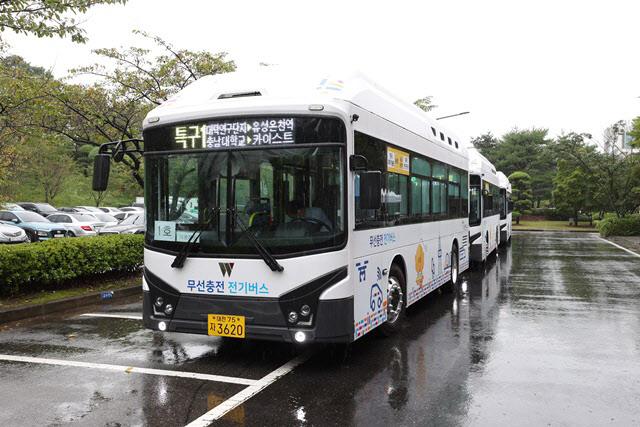 서 있기만 해도 자동으로 충전···무선충전 전기버스 올레브 타보니