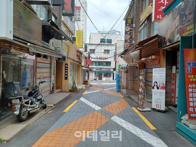 학생들 덕에 버텼는데…2년째 텅 빈 대학가 자영업자들 눈물