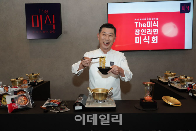 “딸 위해 만들었다” 김홍국 하림 회장 라면시장 도전장