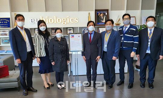 유바이오로직스 춘천공장에 주한 필리핀 대사 방문