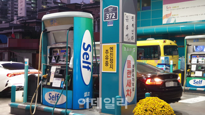 유류세 인하 반영 주유소만 장사진…자영업자 살 것 같다
