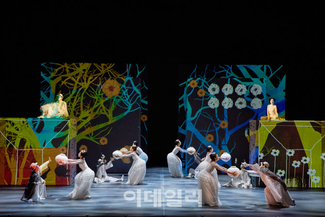 인생 돌아보니 잠깐이구나, 짧게 피고 지는 매화처럼…
