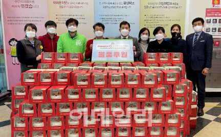 맥키스컴퍼니, 홈플러스와 사회복지시설에 사랑나눔 후원품 전달