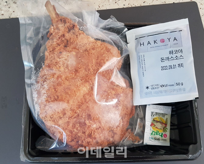 [내돈내먹]큼직한 돈마호크카츠와 담백한 돈코츠라멘 꿀조합