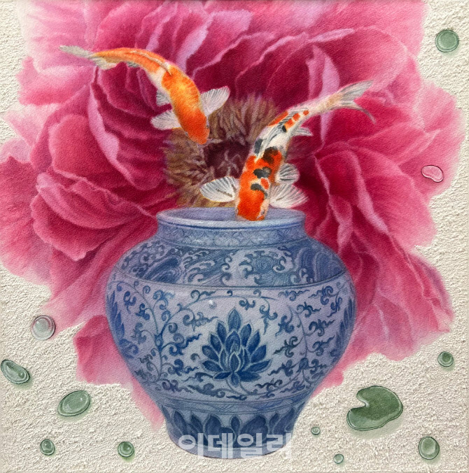 [e갤러리] 청화백자 탐하는 비단잉어…성애리 신의 축복