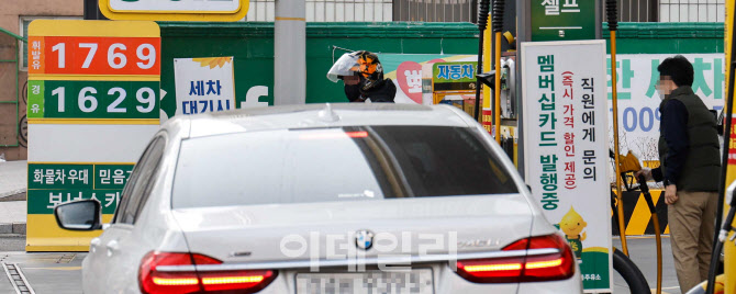 [포토]국내 휘발윳값 4주 연속 상승…일주일새 ℓ당 24.2원 급등
