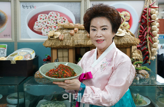 불량김치 파동 김순자 대표 명인 칭호 박탈 위기