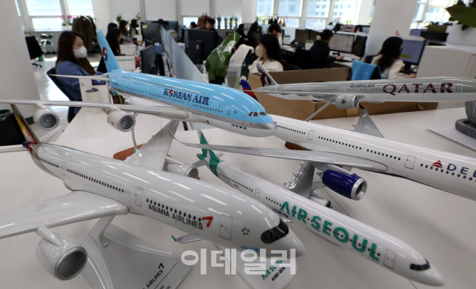 [포토]격리 없이 해외로…폭발하는 여행 수요에 여행사 ’방긋‘