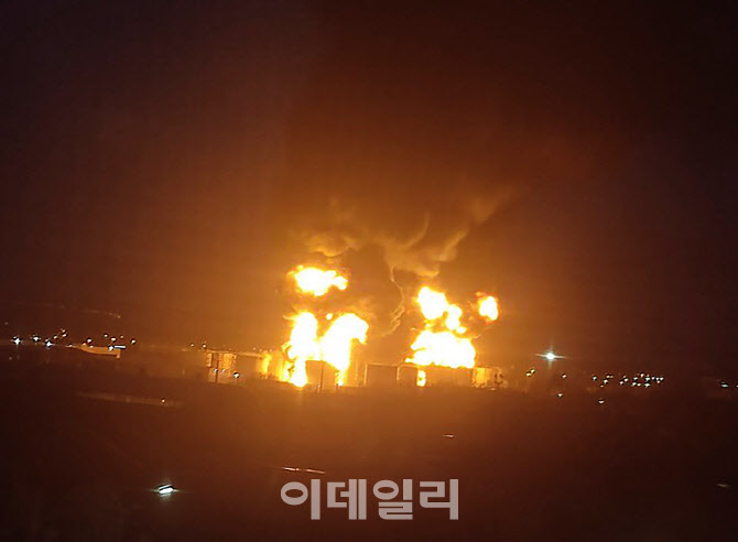 우크라, 첫 러시아 본토 공격?…국경 인근 연료시설 쾅