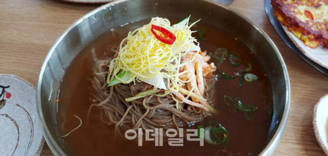 [미식로드] 뜨끈한 고기국수 vs 시원한 냉면