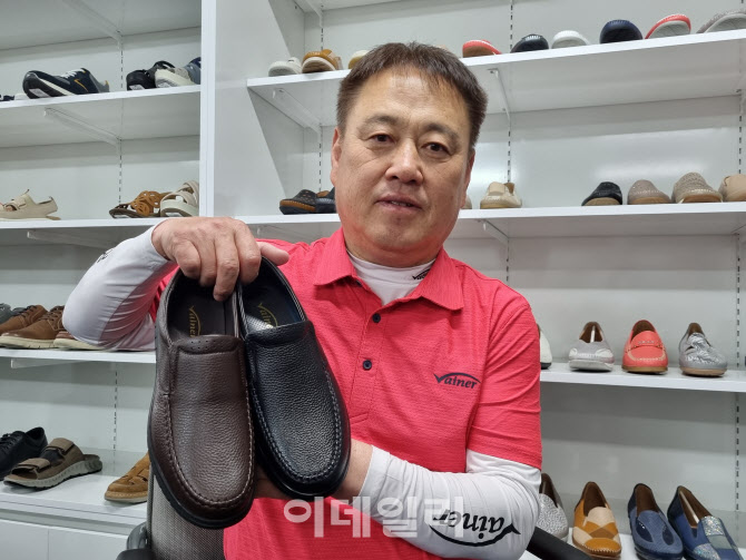 대통령의 구두 바이네르 김원길 대표 “모델료 드리고 싶을만큼 감사”
