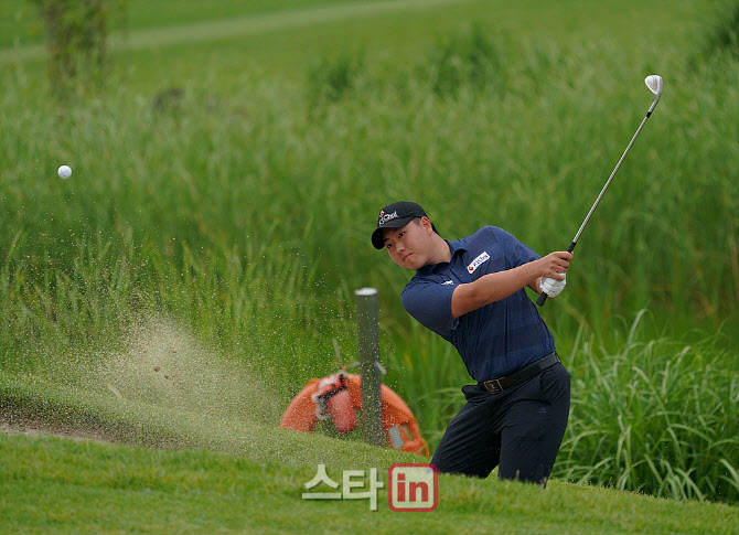 [포토] 이준서 최프로님한테 배운 벙커샷