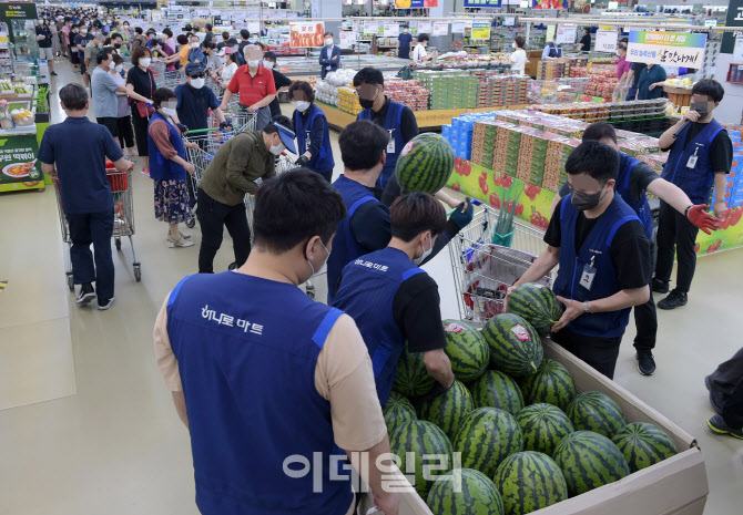 [포토] 하나로마트양재점, 수박 반값 할인행사