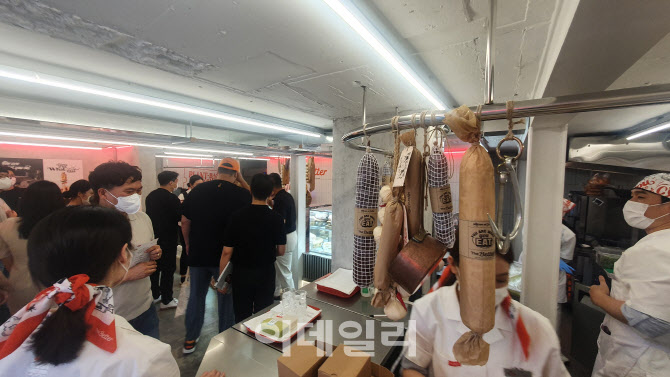 [르포]고기없는 푸줏간…신세계 대체육 정육점 가보니