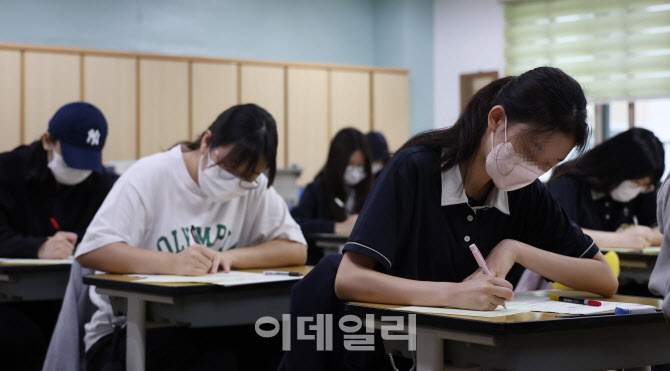 [포토] 여의도여고 대학수학능력시험 모의평가